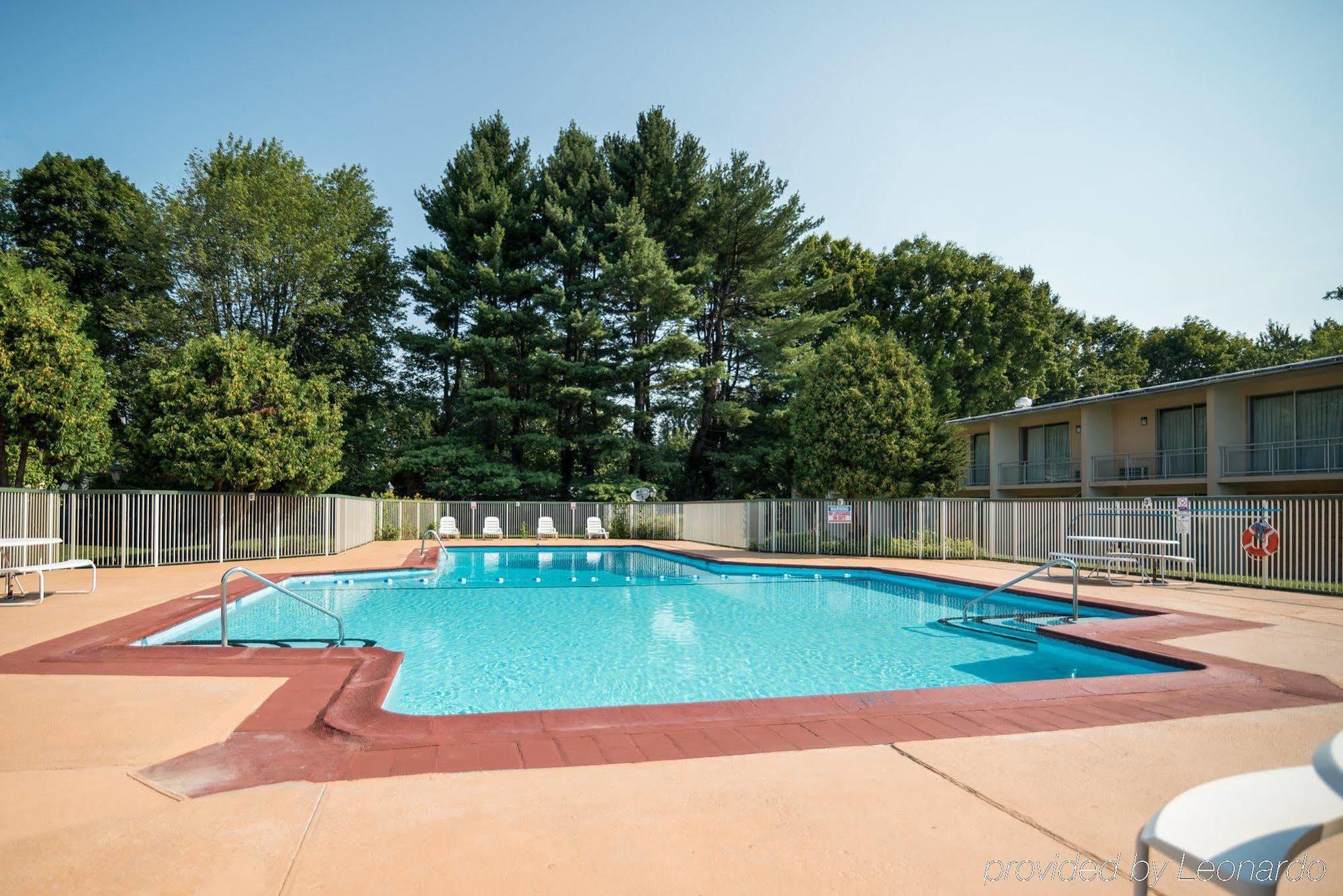 Rodeway Inn Greenfield Exterior foto