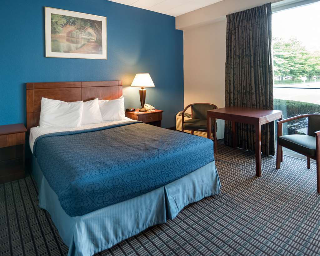 Rodeway Inn Greenfield Habitación foto
