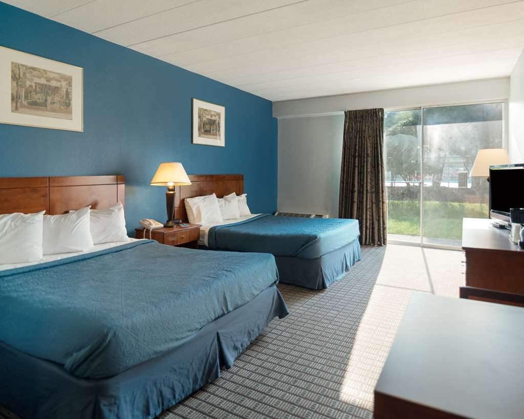 Rodeway Inn Greenfield Habitación foto